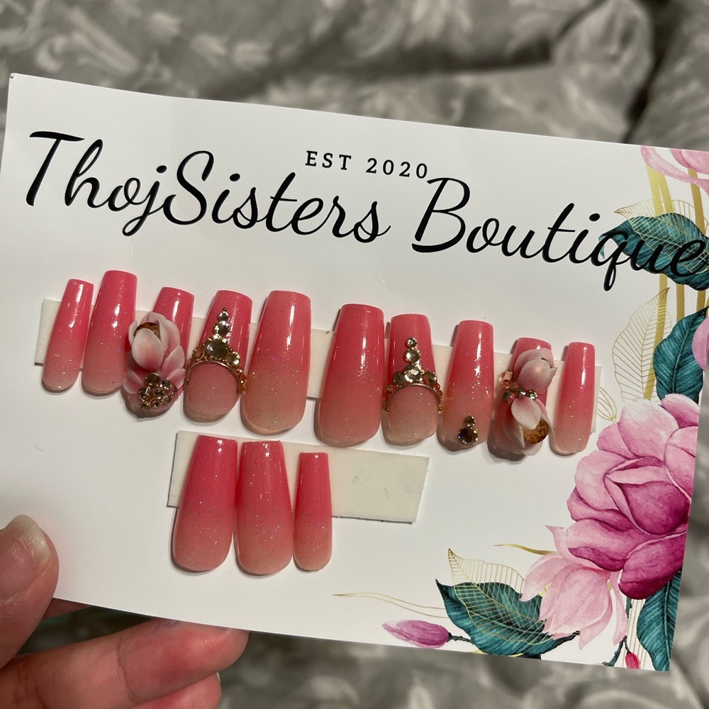 Press on nails